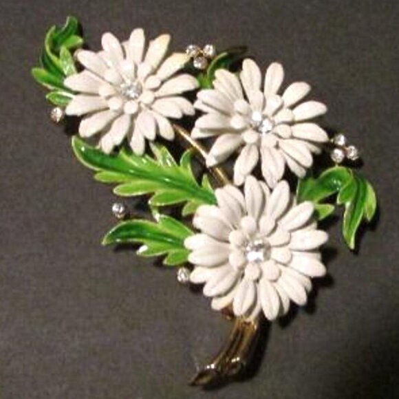 Vtg Crown Trifari Enamel Brooch White Flowers With Green Leaves And Crystals Pin - Picture 2 of 8